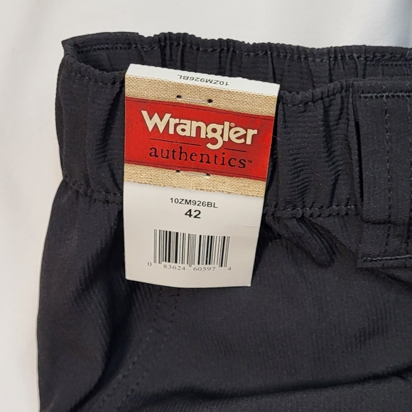 Wrangler Authentics Men's NWT Black Performance Side Elastic Utility Short Sz 42 - Picture 6 of 16